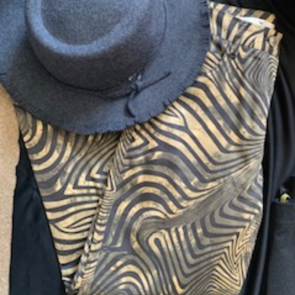 Stylish Print Jeans w/ Pockets and a tapered ankle Size 4